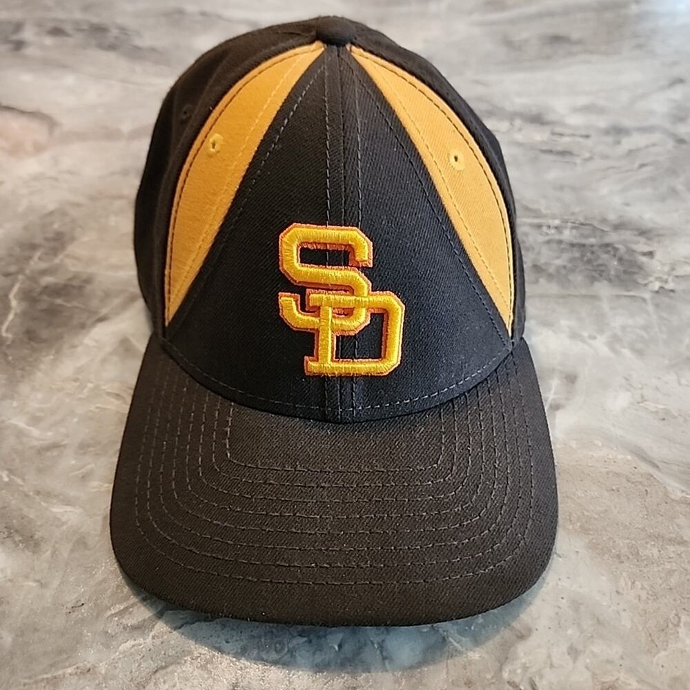 MLB San Diego Padres Vinatage Logo Baseball Hat New Era Snap Back Cap